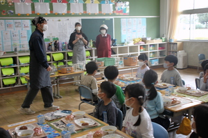 1年生初めての給食1